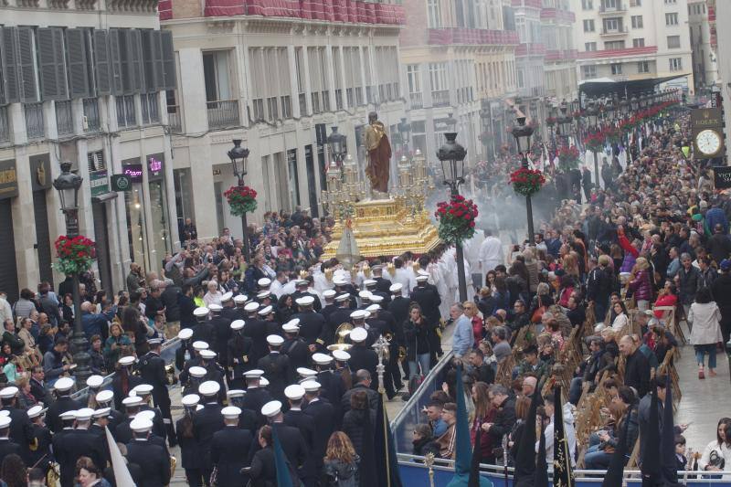La procesión del Resucitado de Málaga, en imágenes