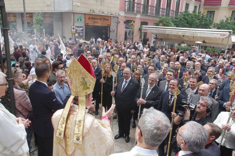 La procesión del Resucitado de Málaga, en imágenes