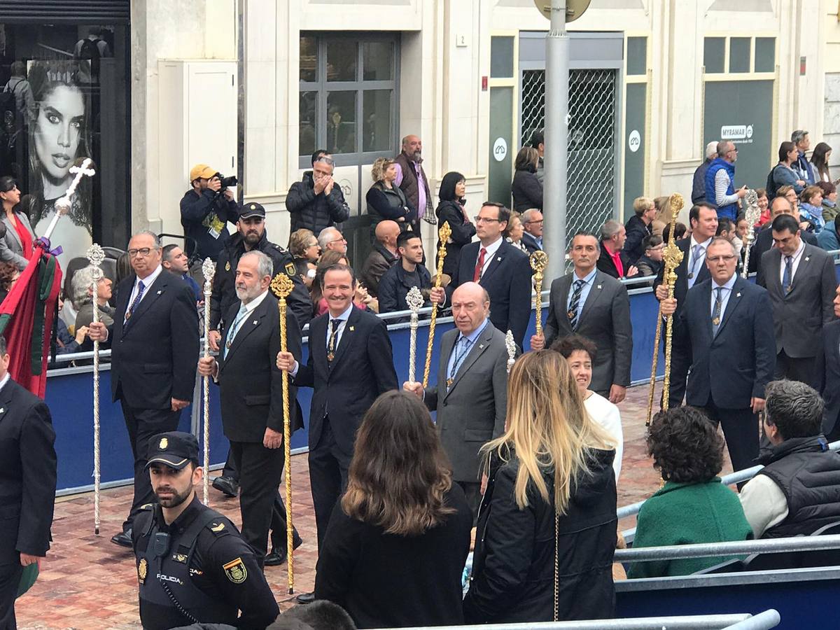 La procesión del Resucitado de Málaga, en imágenes