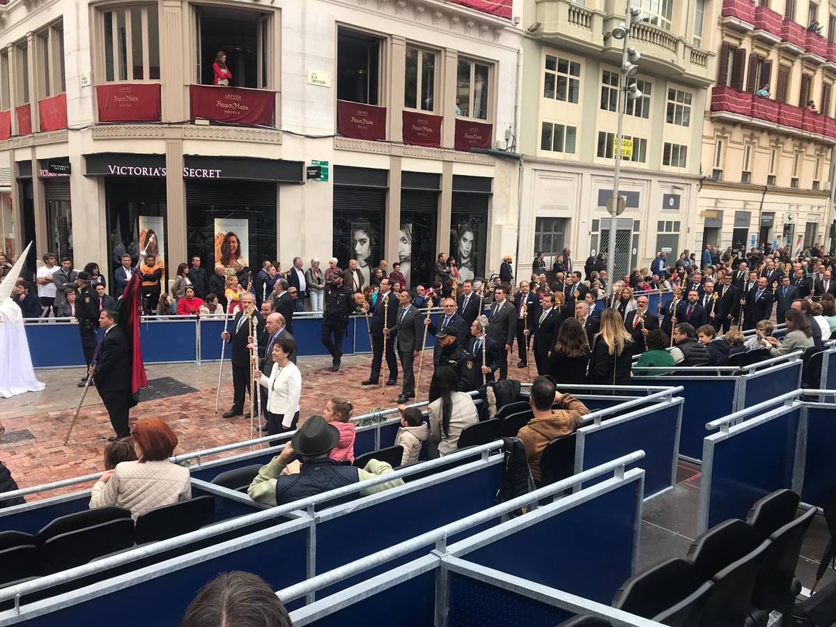 La procesión del Resucitado de Málaga, en imágenes