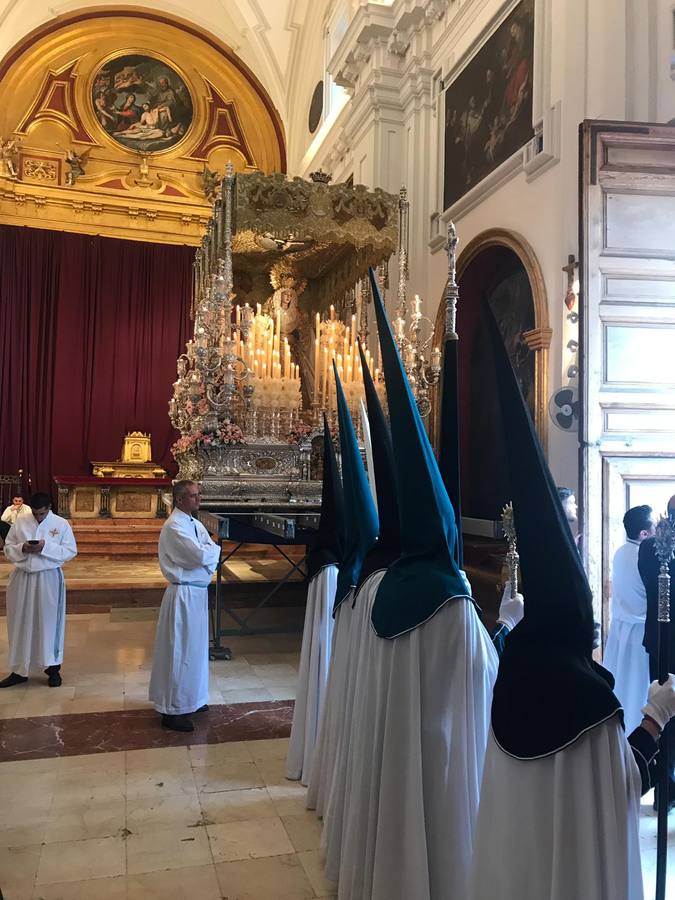 La procesión del Resucitado de Málaga, en imágenes