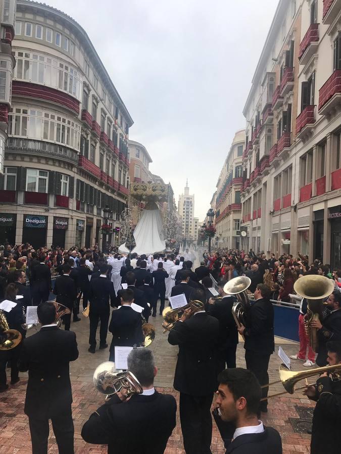 La procesión del Resucitado de Málaga, en imágenes
