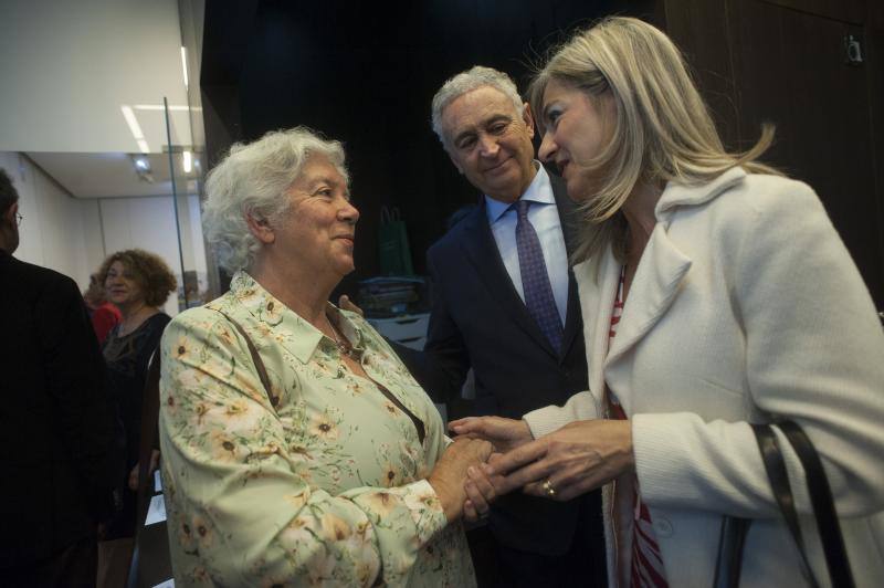 La distinción de Autor del Año se transforma en un homenaje póstumo que celebra su vida y su obra. Una antología y una exposición en el CAL recuerdan al maestro «eterno» e «irrepetible» en el Día del Libro 