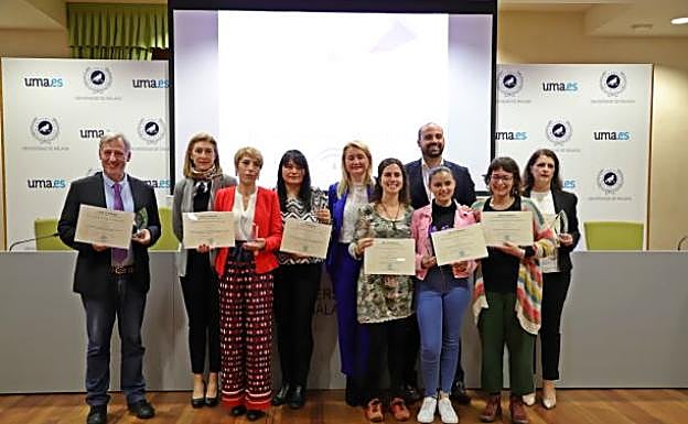 Premiadas y premiado por sus trabajos científicos, en el Rectorado de la UMA. 