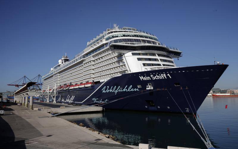 Este sábado, día con más cruceros en el recinto, con el añadido de que tres de los cinco barcos eran exclusivos. En la imagen, el crucero ‘Mein Schiff 1’.