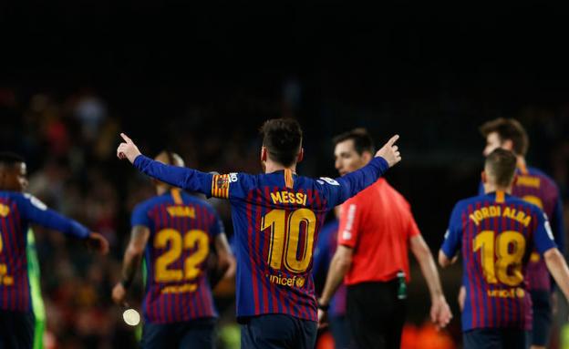 Messi celebra el gol que ha sellado el título de la Liga. 