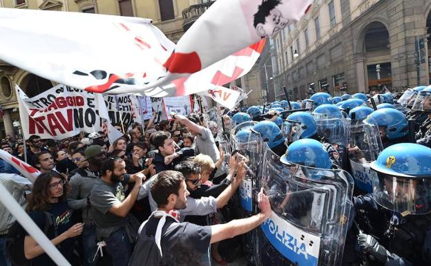 Altercados en Turís durante la manifestación del 1 de mayo.