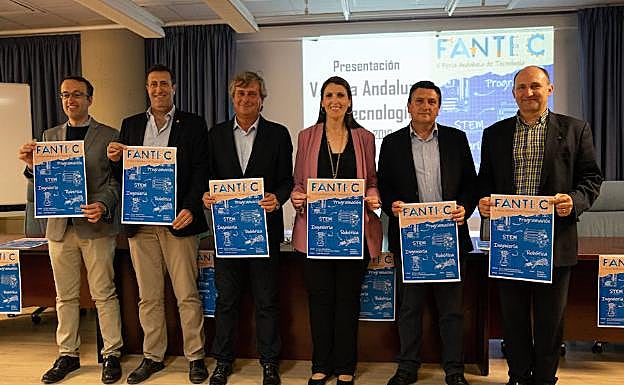 Autoridades, organizadores y responsables de las escuelas técnicas de la UMA, en la presentación de la feria. 