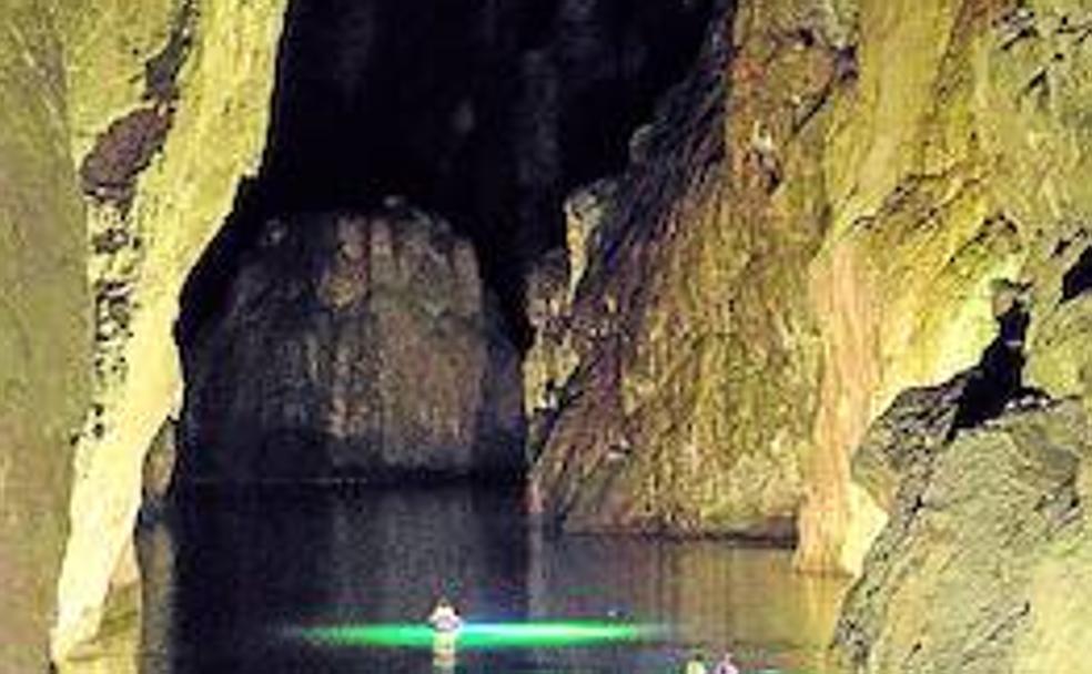 La gruta es una de las joyas del patrimonio natural de Vietnam que despiertan mayor interés turístico. 