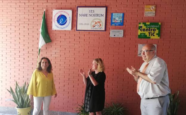 Aurora Morales, Julie Quesnel y José Luis González Vera. 