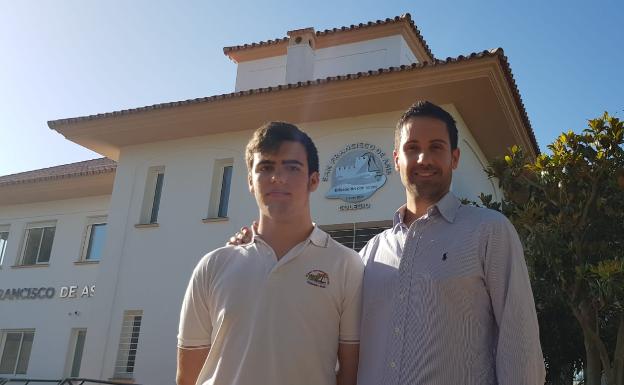 Pablo Rodríguez y su profesor, Santiago Olivares. 