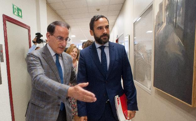 Javier González de Lara y Daniel Pérez, esta mañana en la sede de la CEM