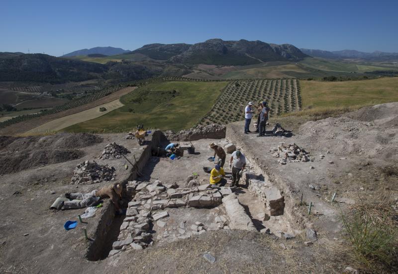 La nueva campaña saca a la luz una lujosa edificación del siglo I que prolonga su influencia en el valle del Guadalteba