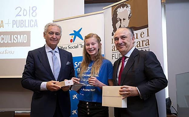 Antonio Pedraza, Ksenia Myakisheva -primer premio-, y Juan Ignacio Zafra.