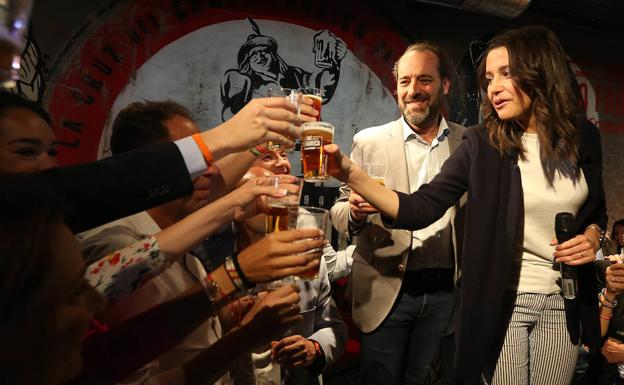 Cassá y Arrimadas, este mediodía en la fábrica de Cruzcampo. 