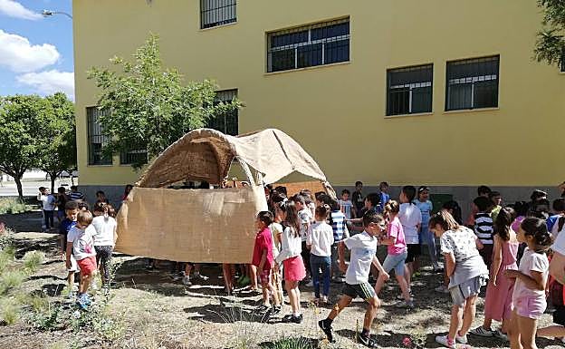 Los alumnos de primero y segundo de Primaria estrenaron el nuevo jardín. 