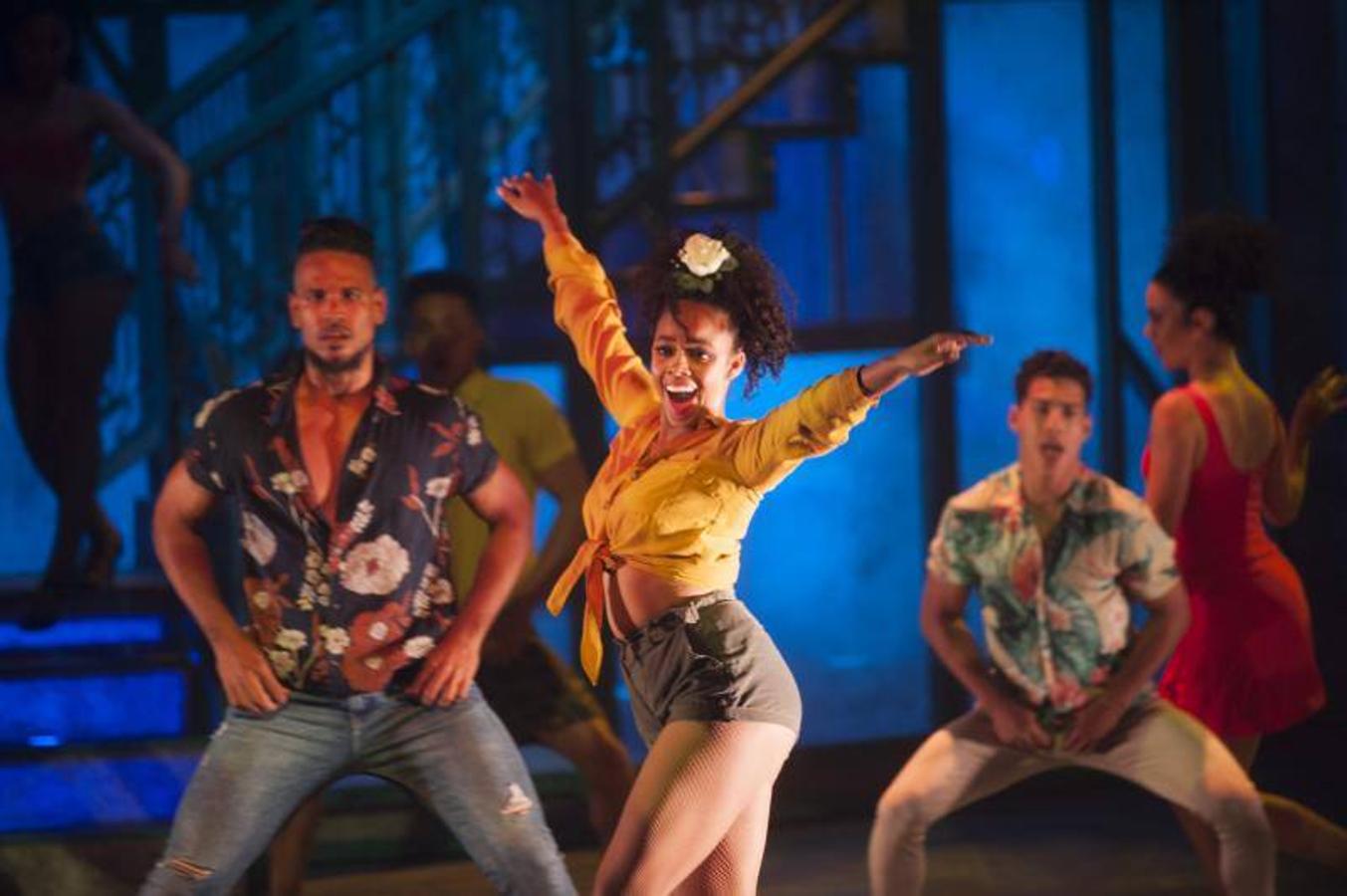 'Hotel Habana Show' concentra en Málaga la esencia de Cuba bajo la carpa instalada en el recinto ferial con acrobacias, bailes y son cubano