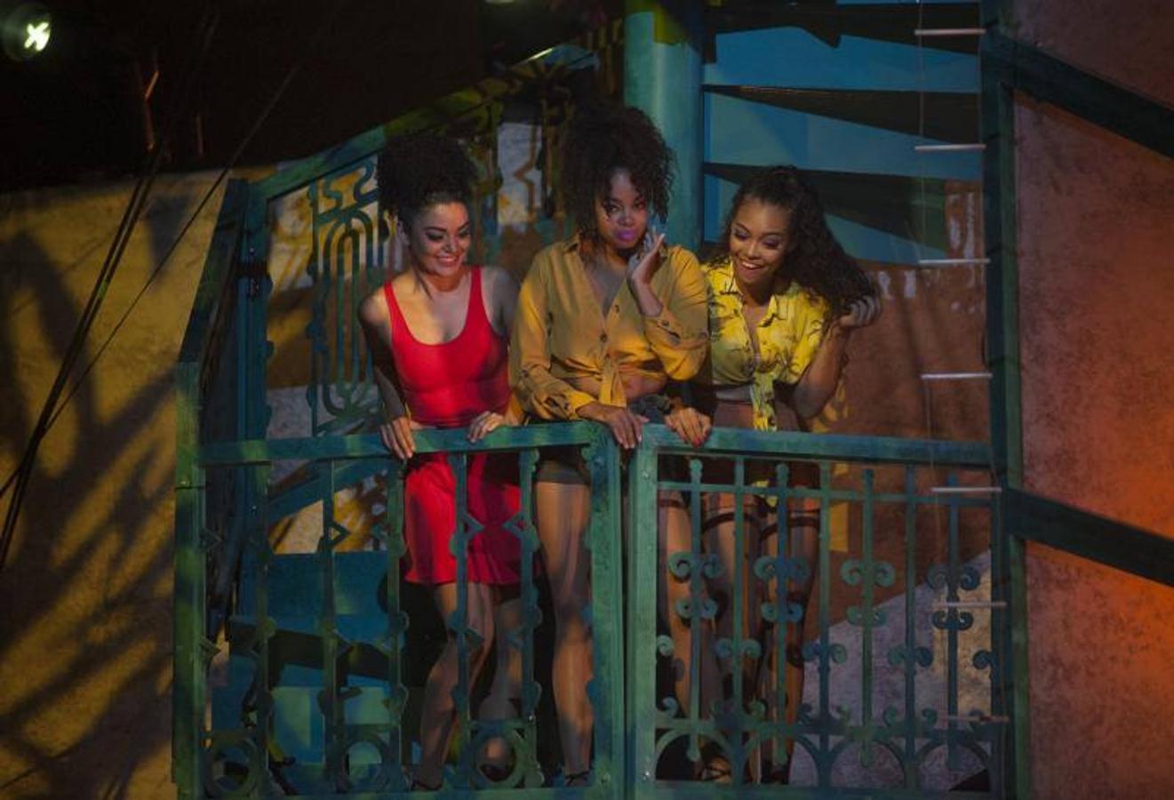 'Hotel Habana Show' concentra en Málaga la esencia de Cuba bajo la carpa instalada en el recinto ferial con acrobacias, bailes y son cubano