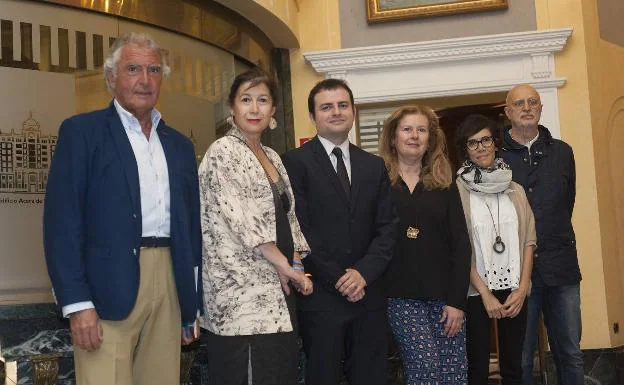 Isaac Benzaquen, Gemma del Corral, Rubén Bentata, María del Mar Peregrín, Lorena Roldán y Salomón Castiel. 