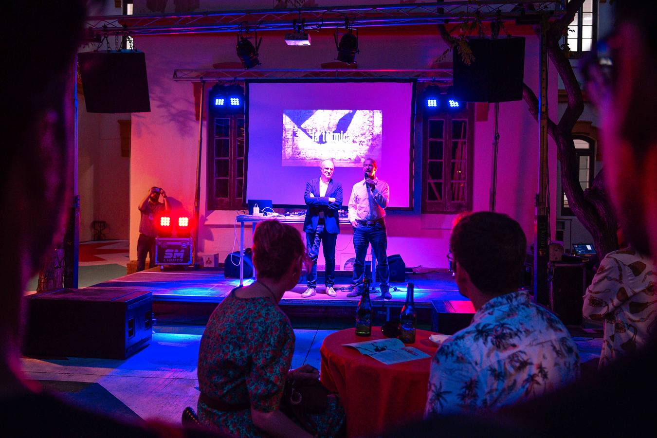 La Térmica vivió en la noche del jueves la inauguración de la exposición 'Banksy, The art of protest'', una muestra que constituye un hito en la historia de este espacio. Satisfacción y buen rollo entre obras de esta celebridad del grafiti que ha firmado obras a lo largo y ancho del mundo.