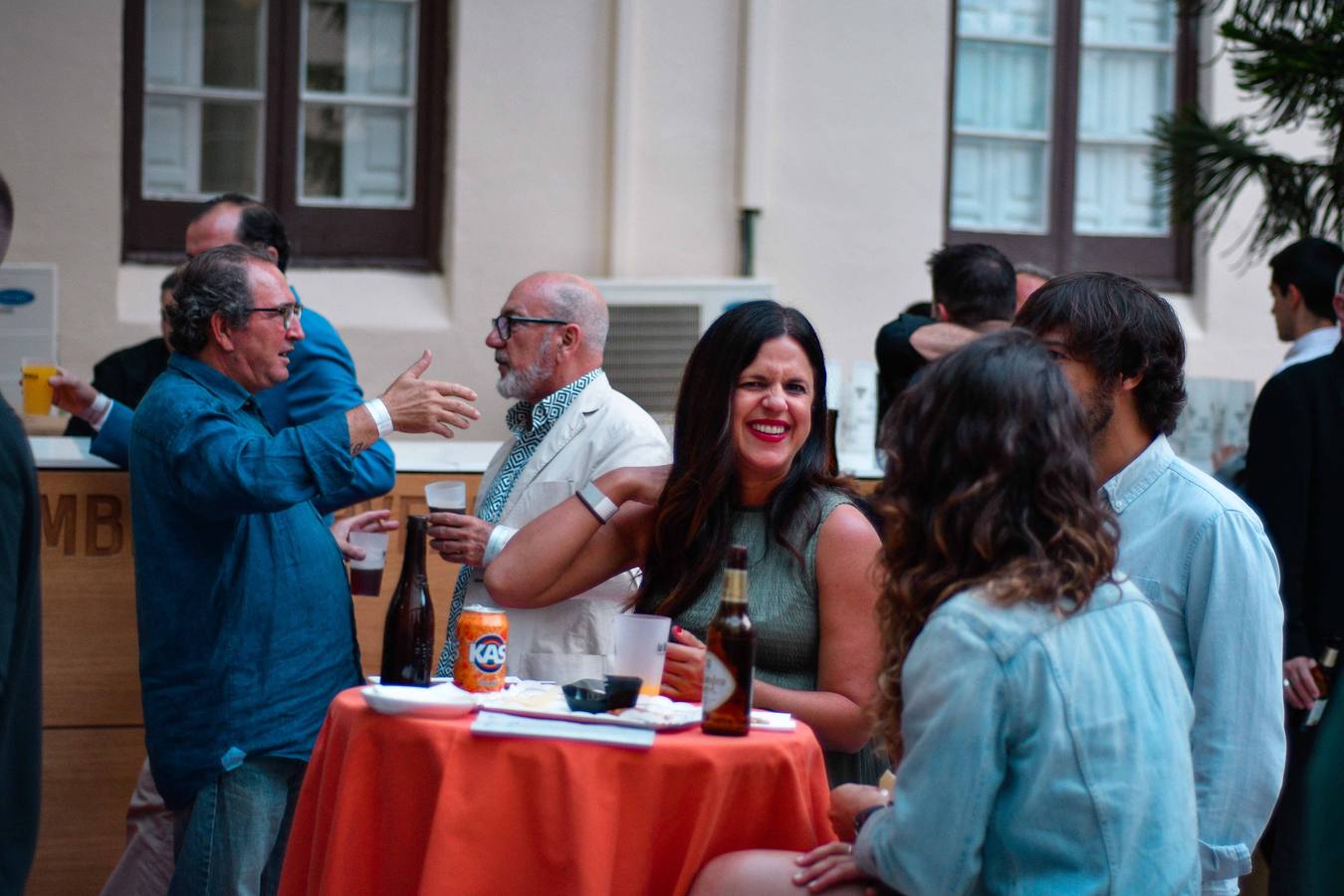 La Térmica vivió en la noche del jueves la inauguración de la exposición 'Banksy, The art of protest'', una muestra que constituye un hito en la historia de este espacio. Satisfacción y buen rollo entre obras de esta celebridad del grafiti que ha firmado obras a lo largo y ancho del mundo.