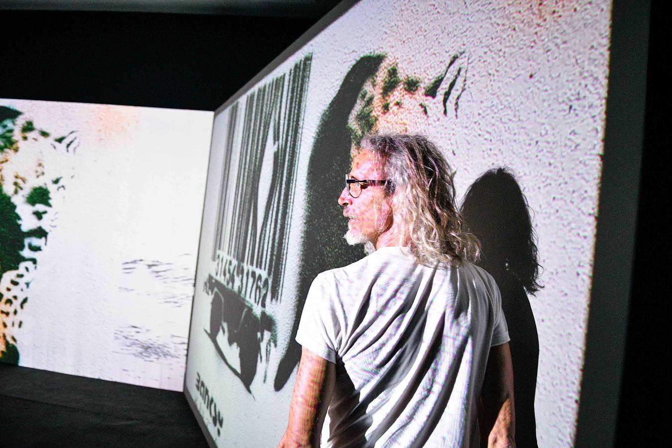 La Térmica vivió en la noche del jueves la inauguración de la exposición 'Banksy, The art of protest'', una muestra que constituye un hito en la historia de este espacio. Satisfacción y buen rollo entre obras de esta celebridad del grafiti que ha firmado obras a lo largo y ancho del mundo.