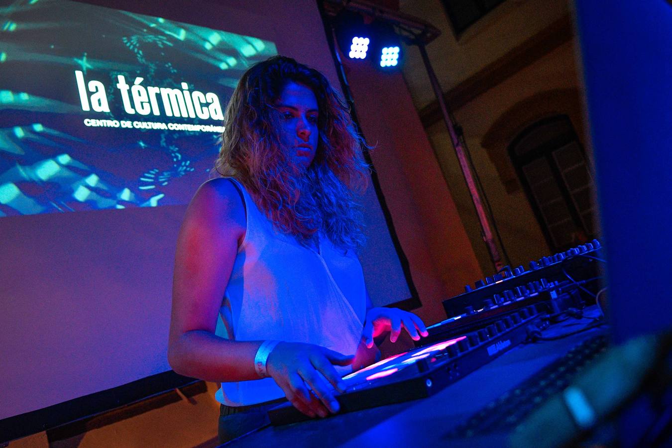 La Térmica vivió en la noche del jueves la inauguración de la exposición 'Banksy, The art of protest'', una muestra que constituye un hito en la historia de este espacio. Satisfacción y buen rollo entre obras de esta celebridad del grafiti que ha firmado obras a lo largo y ancho del mundo.