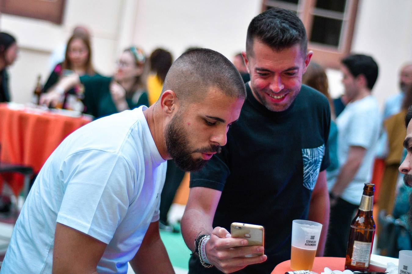 La Térmica vivió en la noche del jueves la inauguración de la exposición 'Banksy, The art of protest'', una muestra que constituye un hito en la historia de este espacio. Satisfacción y buen rollo entre obras de esta celebridad del grafiti que ha firmado obras a lo largo y ancho del mundo.