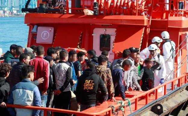 Grupo de migrantes rescatados esta semana en aguas andaluzas. 