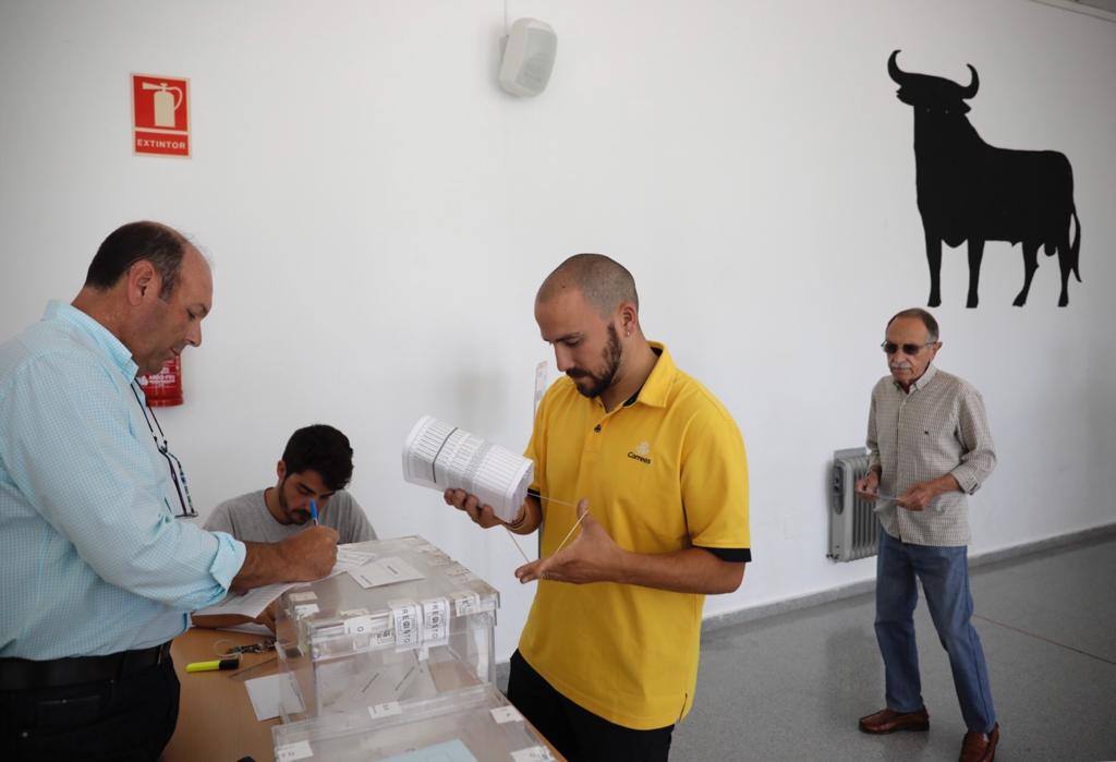 Desde las nueve de la mañana del domingo 26 de mayo los malagueños acudieron a las urnas para elegir a sus alcaldes y rpresentantes en el partlamento europeo. Estas son las imágenes de una nueva jornada electoral. 