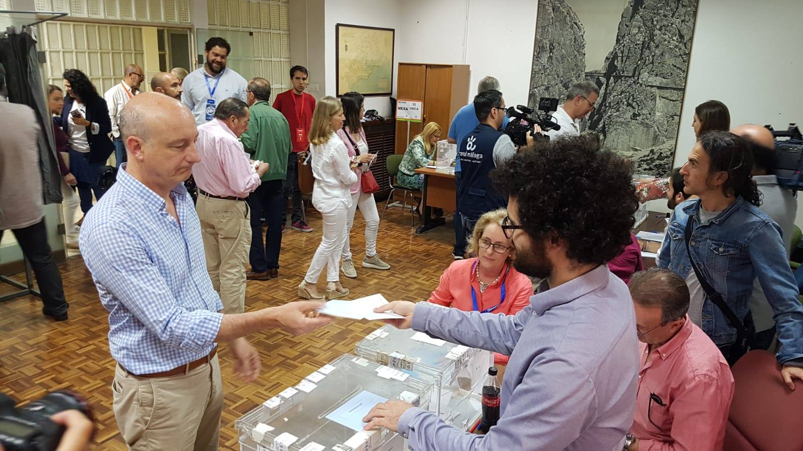 Desde las nueve de la mañana del domingo 26 de mayo los malagueños acudieron a las urnas para elegir a sus alcaldes y rpresentantes en el partlamento europeo. Estas son las imágenes de una nueva jornada electoral. 