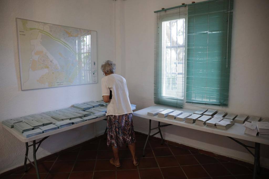 Desde las nueve de la mañana del domingo 26 de mayo los malagueños acuden a las urnas para elegir a sus alcaldes y representantes en el parlamento europeo. Estas son las imágenes de una nueva jornada electoral. 