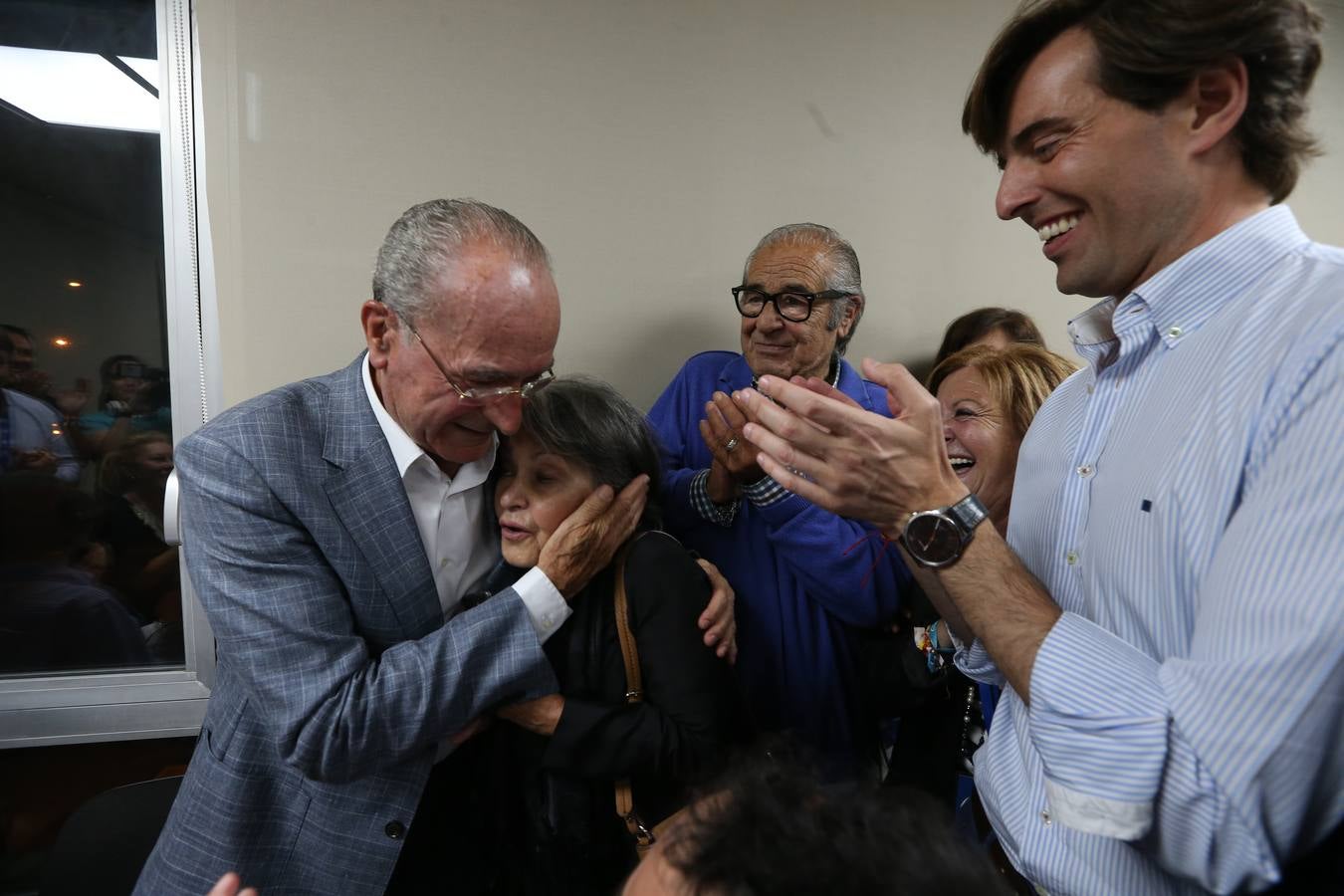 Celebración del Paco de la Torre en la sede del PP.