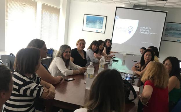 Asamablea de mujeres del sector pesquero en Caleta de Vélez 