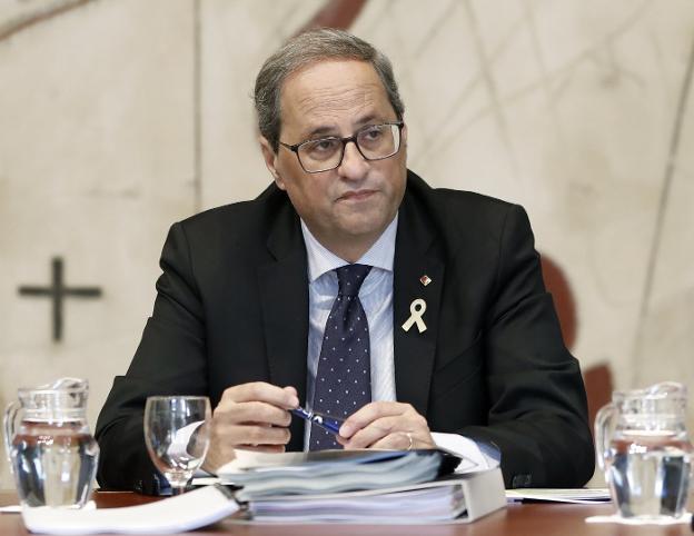 El presidente catalán presidió ayer la reunión semanal de su Gobierno. :: Andreu Dalmau / efe