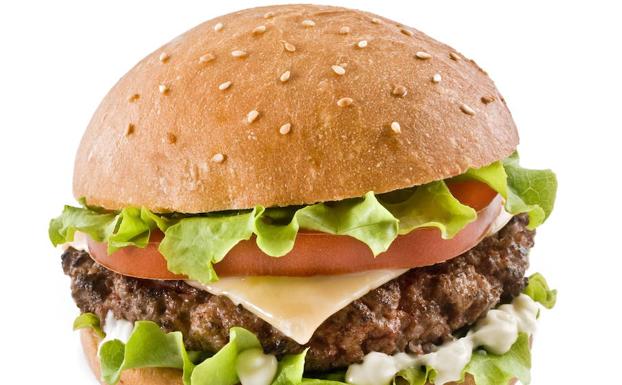 Detectan un fraude en la calidad de las hamburguesas de los comedores sociales en Francia