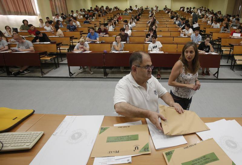 Más de 7.700 estudiantes de Málaga y provincia realizan las pruebas de acceso y admisión a la universidad