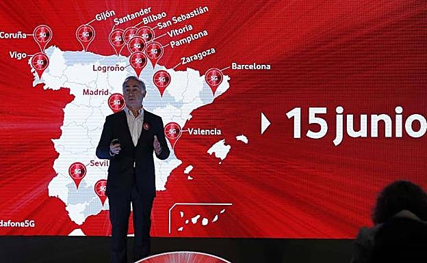 El presidente de Vodafone España, Antonio Coimbra, durante la presentación, este lunes, de los servicios 5G de la compañía en España.