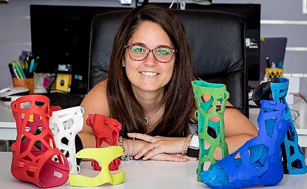 Raquel Serrano, en su taller de Alhaurín de la Torre, en 2018. 