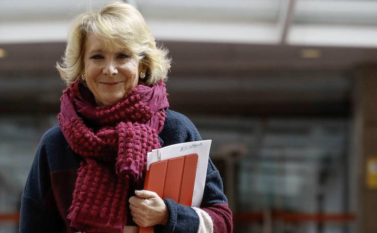 La expresidenta de la Comunidad de Madrid, Esperanza Aguirre, a su llegada a la comisión de corrupción de la Asamblea de Madrid. 