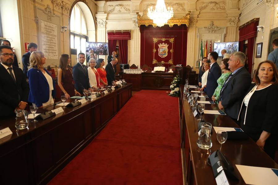 Francisco de la Torre ha sido reelegido alcalde de Málaga tras sumar 16 votos frente a los 15 del socialista Daniel Pérez. 