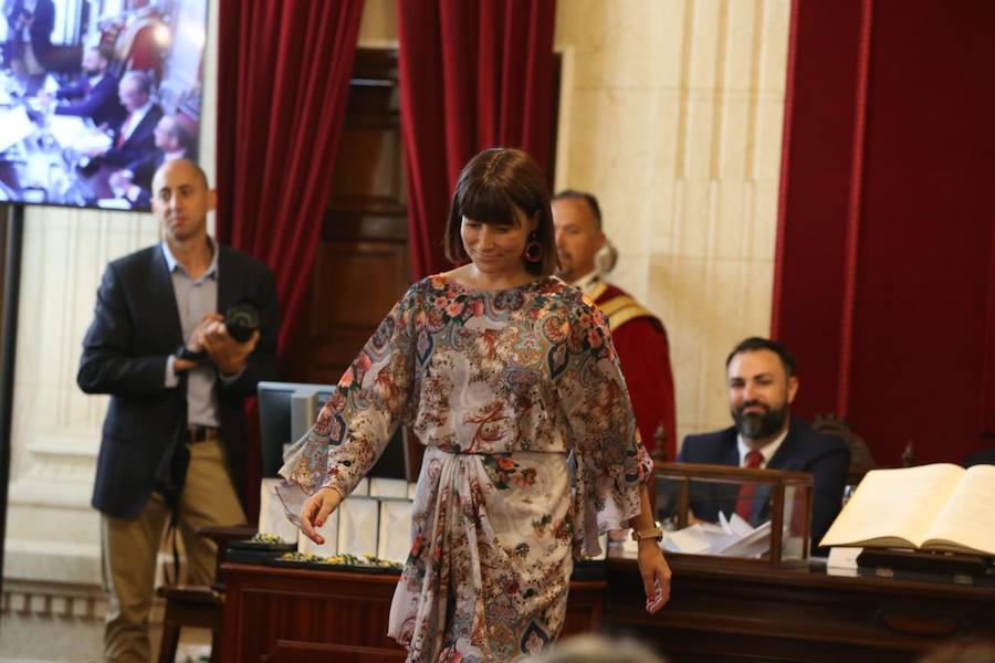 Francisco de la Torre ha sido reelegido alcalde de Málaga tras sumar 16 votos frente a los 15 del socialista Daniel Pérez. 