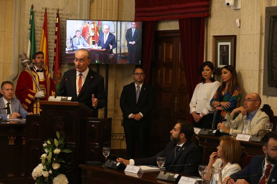 Francisco de la Torre ha sido reelegido alcalde de Málaga tras sumar 16 votos frente a los 15 del socialista Daniel Pérez. 