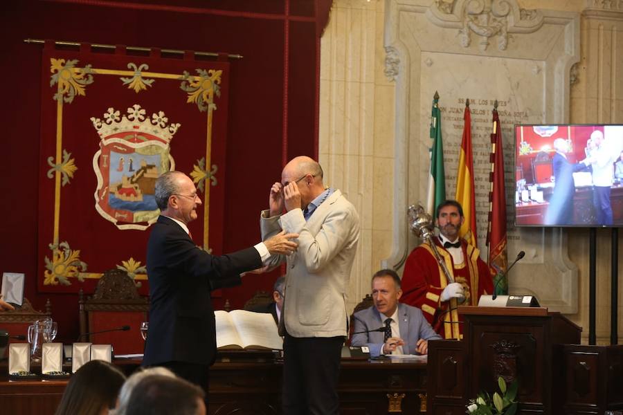 Francisco de la Torre ha sido reelegido alcalde de Málaga tras sumar 16 votos frente a los 15 del socialista Daniel Pérez. 