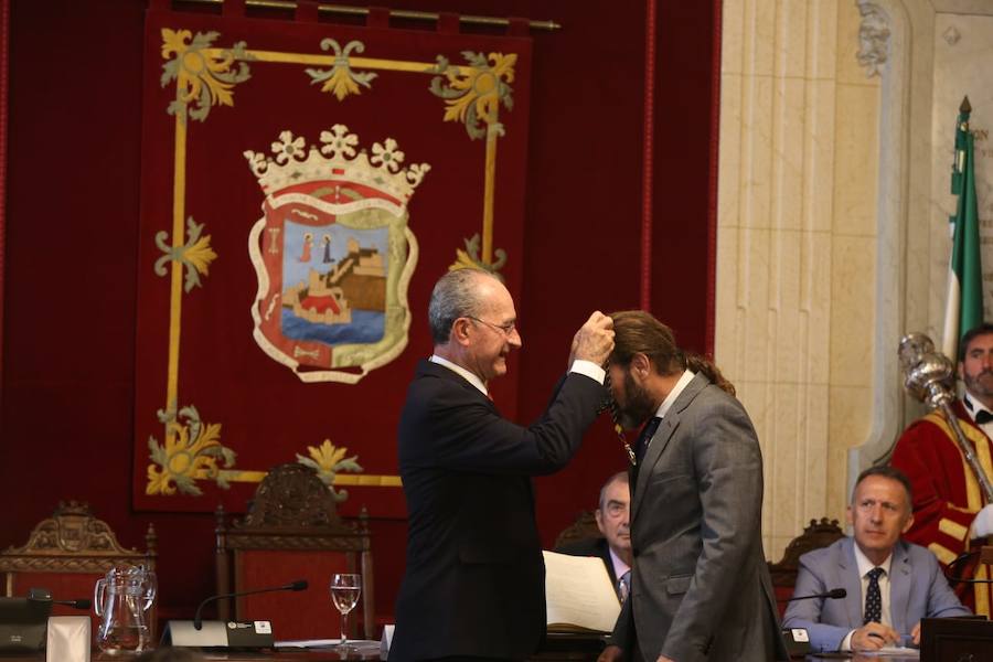 Francisco de la Torre ha sido reelegido alcalde de Málaga tras sumar 16 votos frente a los 15 del socialista Daniel Pérez. 