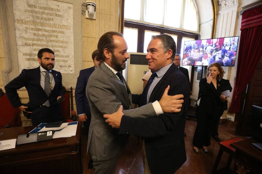 Francisco de la Torre ha sido reelegido alcalde de Málaga tras sumar 16 votos frente a los 15 del socialista Daniel Pérez. 