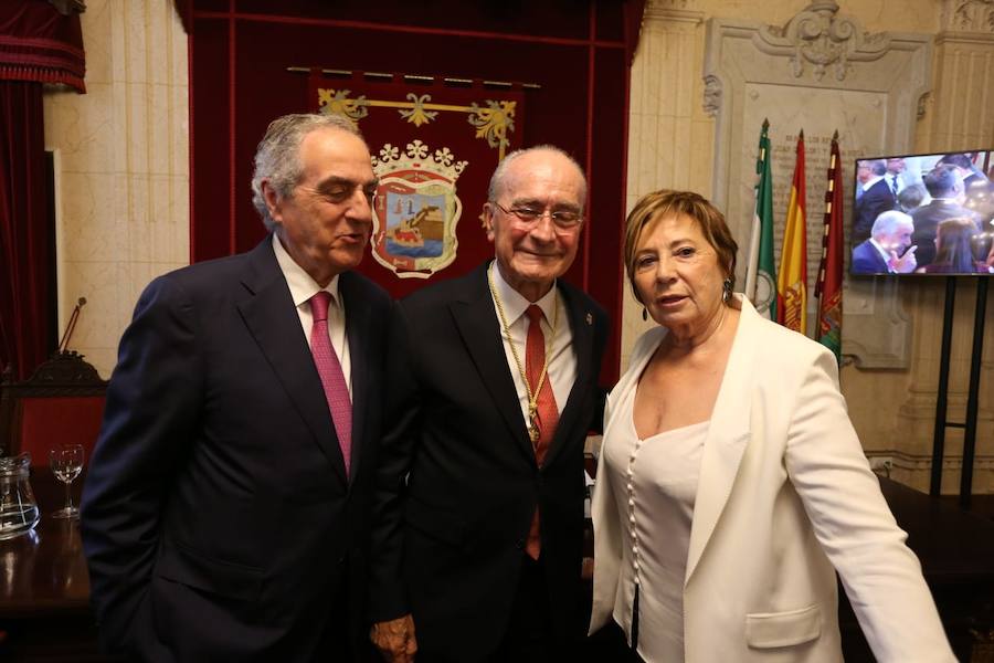 Francisco de la Torre ha sido reelegido alcalde de Málaga tras sumar 16 votos frente a los 15 del socialista Daniel Pérez. 