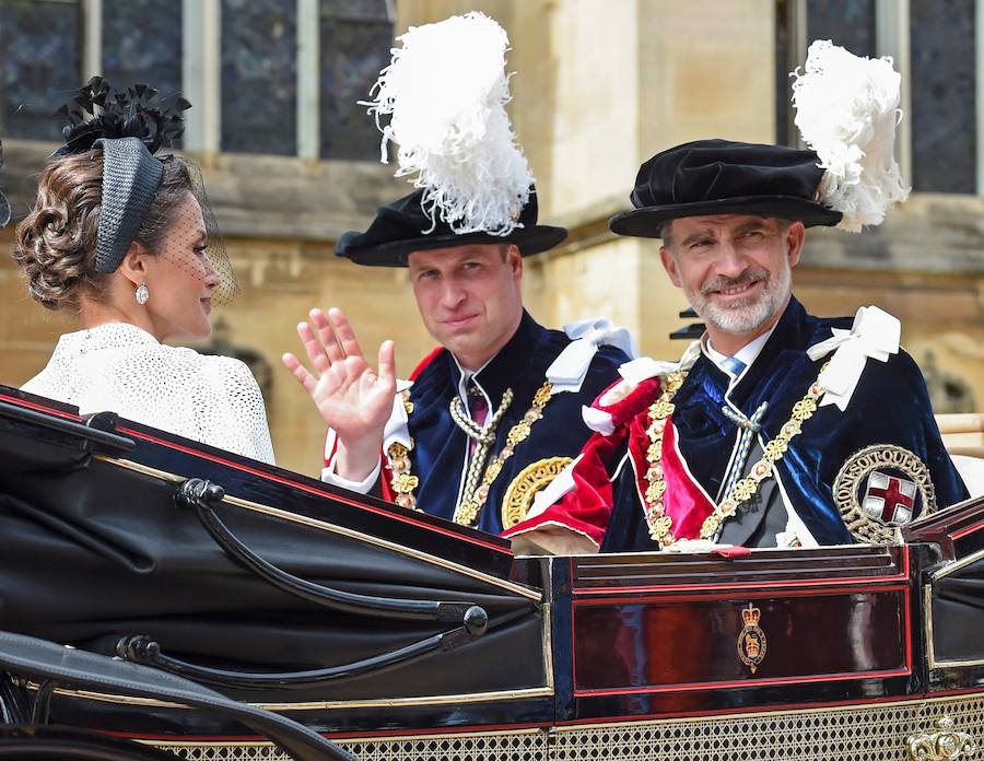 Felipe VI cumplirá este miércoles cinco años en el trono y lo hará con el broche de haber sido investido hoy caballero de la Orden de la Jarretera, la máxima distinción del Reino Unido, en una solemne ceremonia celebrada en el Castillo de Windsor en presencia de la reina Isabel II de Inglaterra.