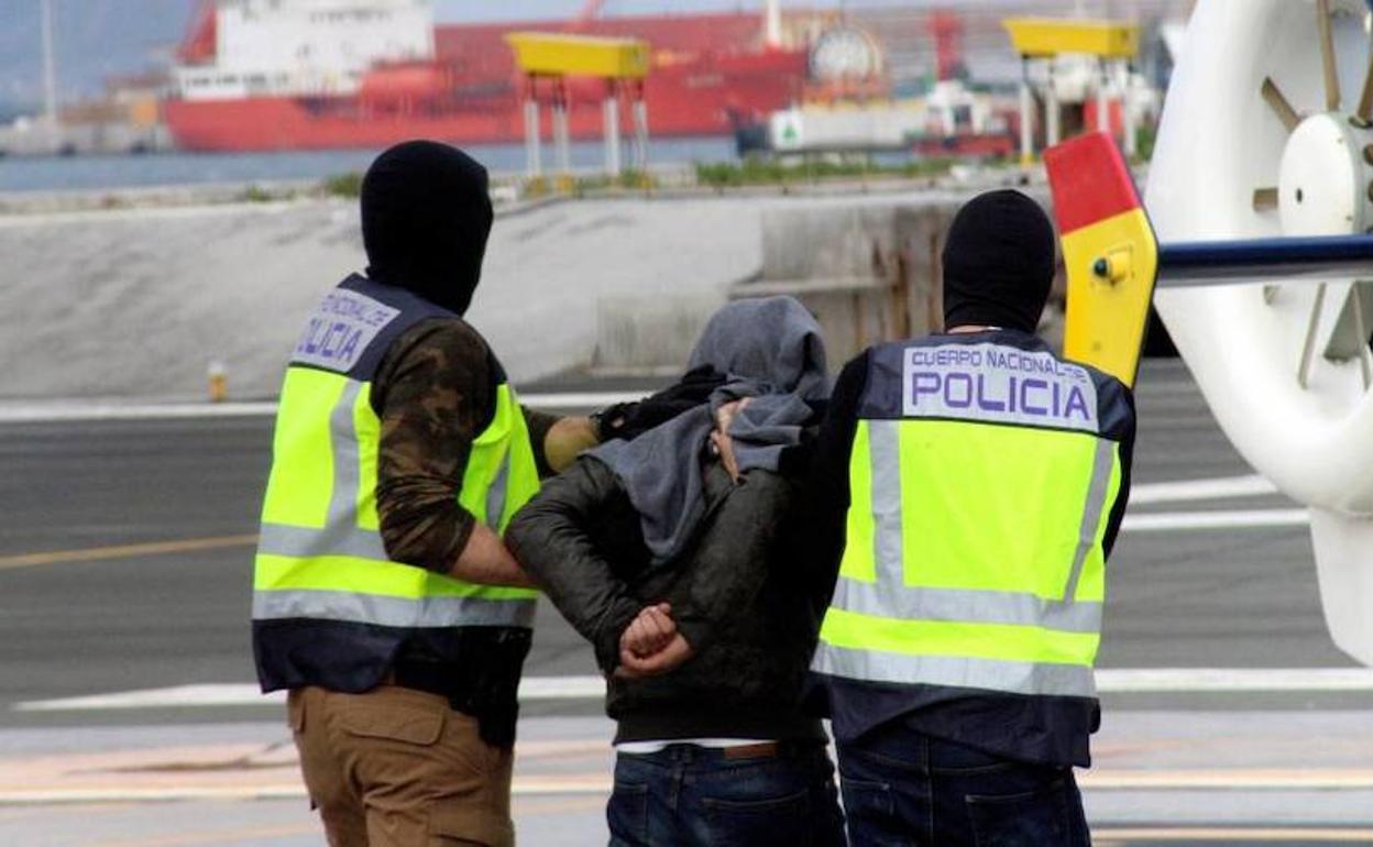 Imagen de archivo de la Policía Nacional en una operación yihadista. 