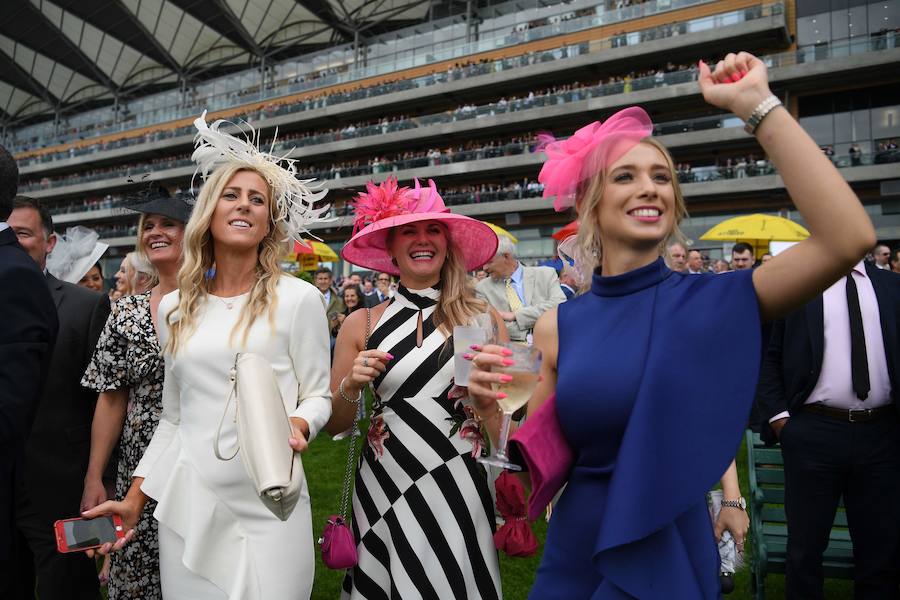 El Festival de carreras de caballos Royal Ascot, uno de los eventos deportivos y sociales más esperados del año en Inglaterra. Un evento que siempre acoge las pamelas más atrevidas. 